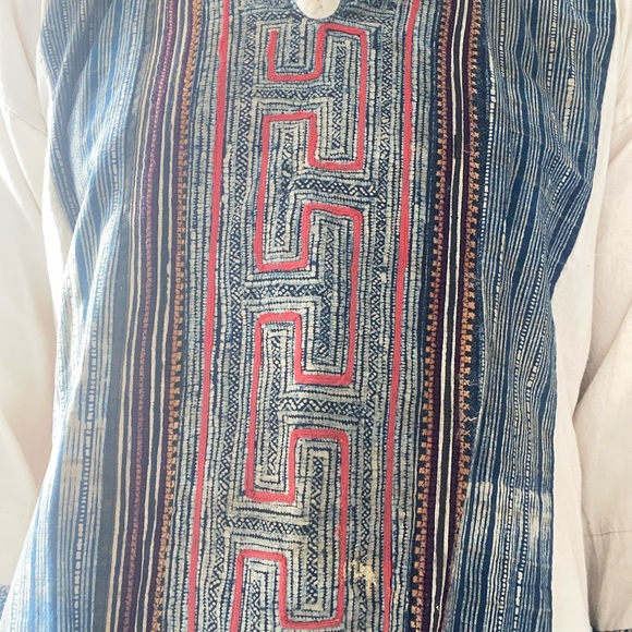 Handmade one of a kind embroidered shirt. Unisex. Cotton. - Picture 3 of 4